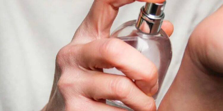 Perfume நுகர்ந்த பாடசாலை மாணவர்கள் வைத்தியசாலையில்!