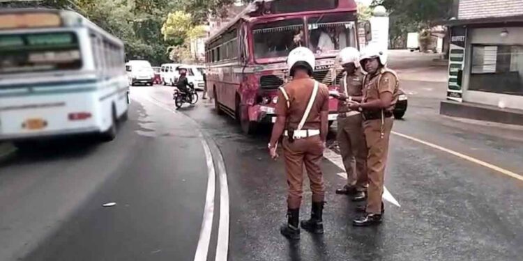 நேருக்கு நேர் மோதிக் கொண்ட  பேருந்துகள்!