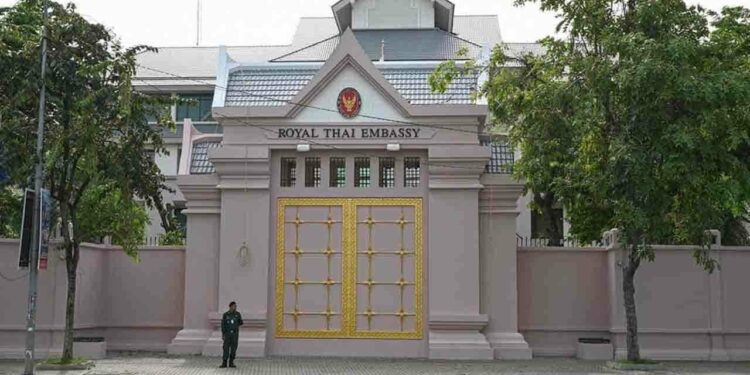 தாய்லாந்துக்கும் கம்போடியாவுக்கும் இடையிலான இராணுவ எல்லையில் மோதல் !