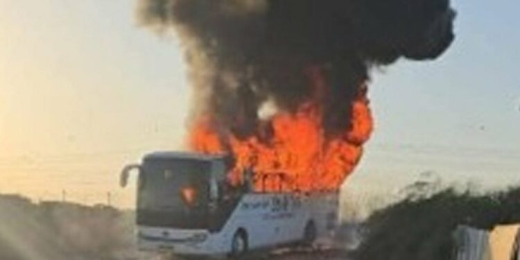 இஸ்ரேலில் இலங்கையர்களை ஏற்றிச் செல்லும் பேருந்து தீ பிடித்தது!