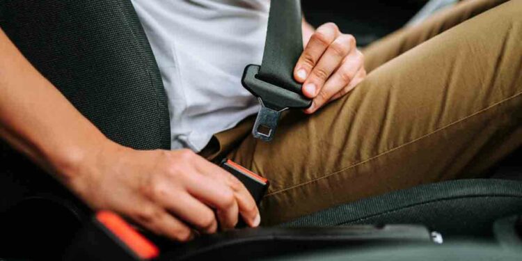 அதிவேக நெடுஞ்சாலையில் Seat belt அணிவது கட்டாயம்!