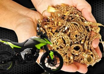 யாழில் காதலனுக்கான சொந்த வீட்டில் திருடிய காதலி!