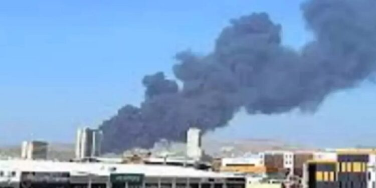 துருக்கி அடுக்குமாடி குடியிருப்பில் தீ விபத்து!