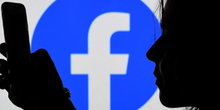 முகநூல் பக்கத்தில் ஆபாச வார்த்தைகளை பயன்படுத்தினால் சட்ட நடவடிக்கை!