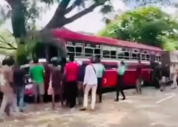 யாழில் இருந்து கொழும்பு சென்ற பேருந்து விபத்து பலர் காயம்!