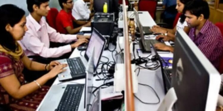 தனியார் துறையினருக்கு சம்பள அதிகரிப்பு!