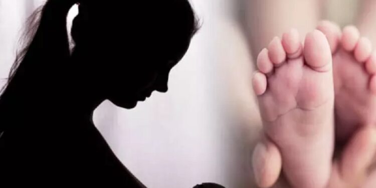 காதலனுக்காக பெற்ற குழந்தைகளை கொன்ற பெண்!