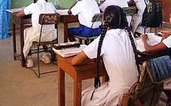 ஆசிரியையின் அழுத்தம் விபரீத முடிவெடுத்த மாணவி!