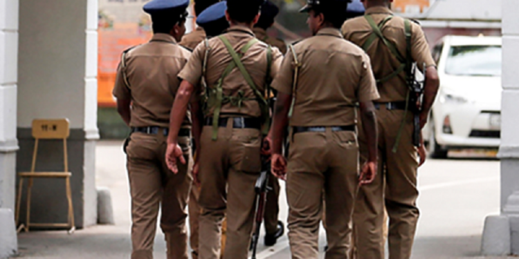 300 பொலிஸார் பணி இடைநீக்கம்!