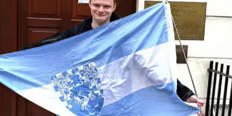 400 பேருடன் சிறிய நாட்டை உருவாக்கிய இளைஞன்