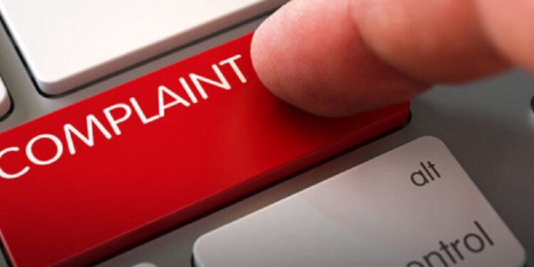 பெண்ணின் முறைப்பாட்டல் சிக்கிய அதிகாரி!