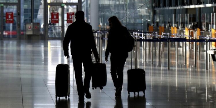 வெளிநாட்டு மோகத்தில் ஏமாற்றப்படும் வடபகுதி இளைஞர்கள்