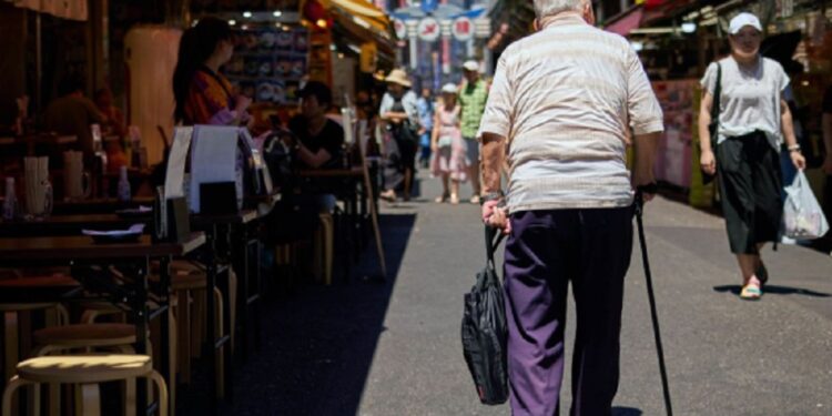 ஜப்பானில் மக்கள் தொகை சரிவில்!