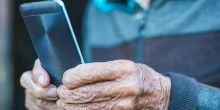 பேஸ்புக்கால் பல கோடியை இழந்த முதியவர்!