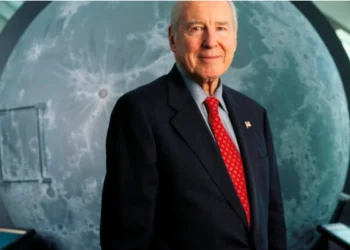 நிலவை முதன் முதலில் சுற்றி வந்த விண்வெளி வீரர் மரணம்!