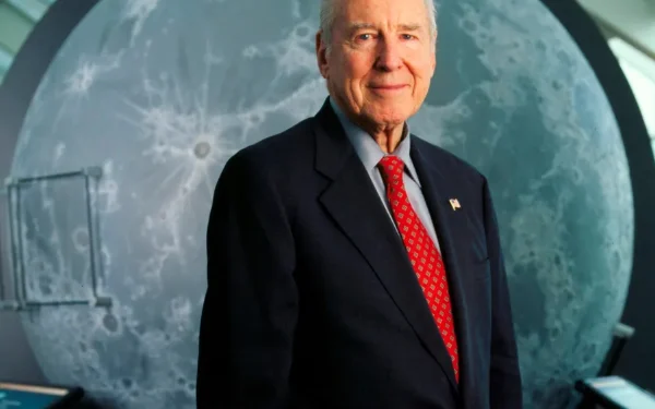 நிலவை முதன் முதலில் சுற்றி வந்த விண்வெளி வீரர் மரணம்!