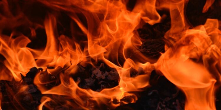 அதிகாலை தீ விபத்து சிறுவன் பலி!