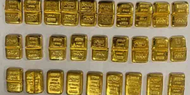 பல கோடி மதிப்பிலான தங்க பிஸ்கட்டுக்களுடன் ஒருவர் கைது!