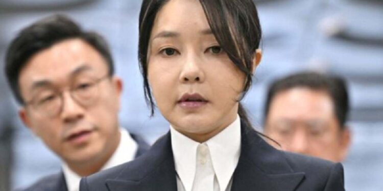 தென்கொரியாவின் முன்னாள் முதல் பெண்மணி கைது!