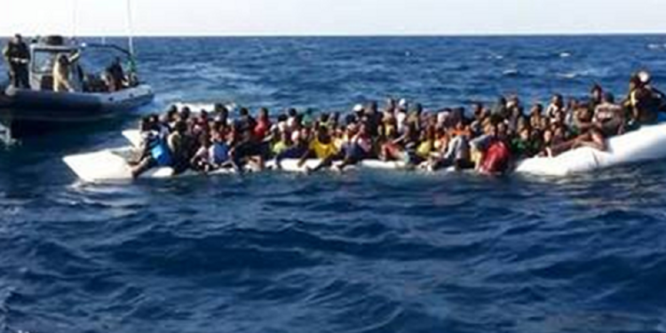 இத்தாலியில் அகதிகள் படகு கவிழ்ந்ததில் 26 பேர் பலி!