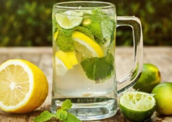 வெறும் வயிற்றில் எலுமிச்சை சாறு குடிப்பதால்  கிடைக்கும் நன்மைகள்!