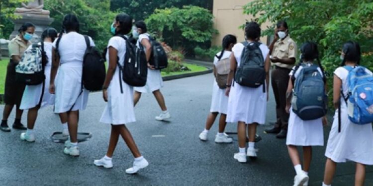 பாடசாலை மாணவர்கள் தொடர்பில் கல்வியாளர்கள் கவலை!