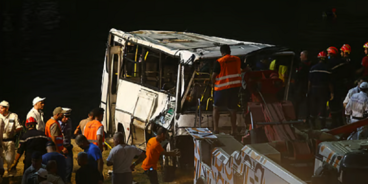 படகு ஆற்றில் கவிழ்ந்ததில் 18 பயணிகள் பலி!