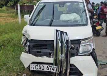 முல்லைத்தீவில் இரு கார்கள் மோதி விபத்து!