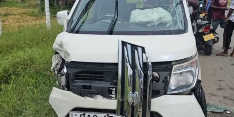 முல்லைத்தீவில் இரு கார்கள் மோதி விபத்து!