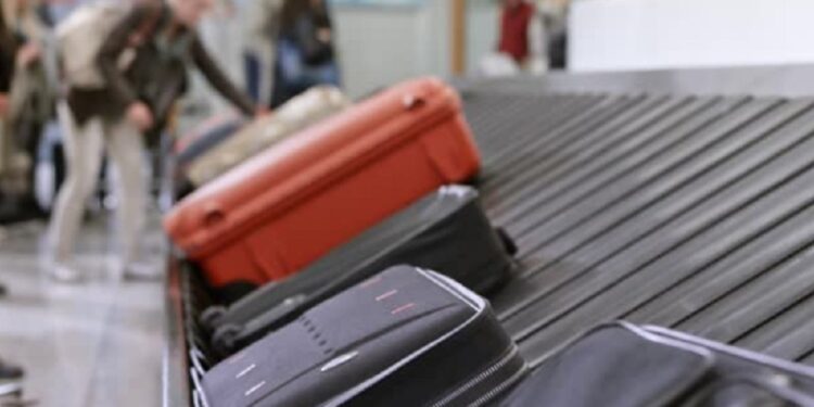 வெளிநாட்டில் இருந்து வந்த திருகோணமலையை சேர்ந்த நபர்கள் கைது!