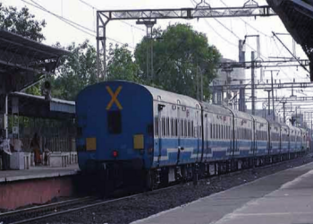 ரயில் பெட்டியின் பின்னால் இருக்கும் X குறியீடு என்ன தெரியுமா ?