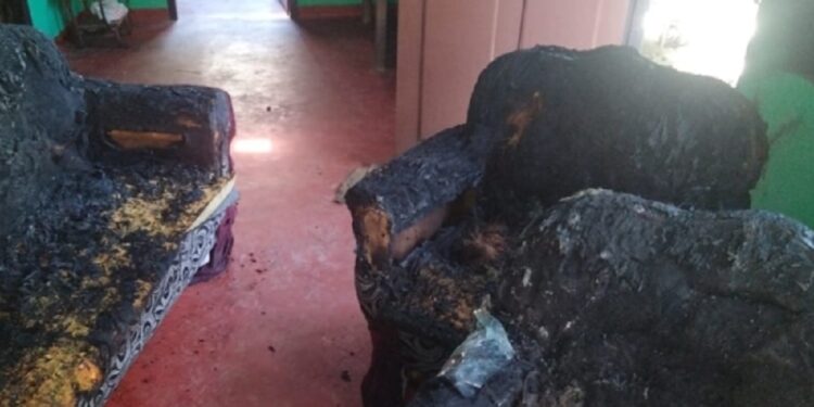 யாழ் நல்லூர் ஆலய திருவிழாவுக்கு சென்றவர்கள் வீட்டில் நிகழ்ந்த சோகம்!