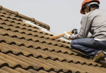 யாழில் வீடுக் கூரையை சரி செய்ய முயன்ற இளைஞனுக்கு நிகழ்ந்த சோகம்!