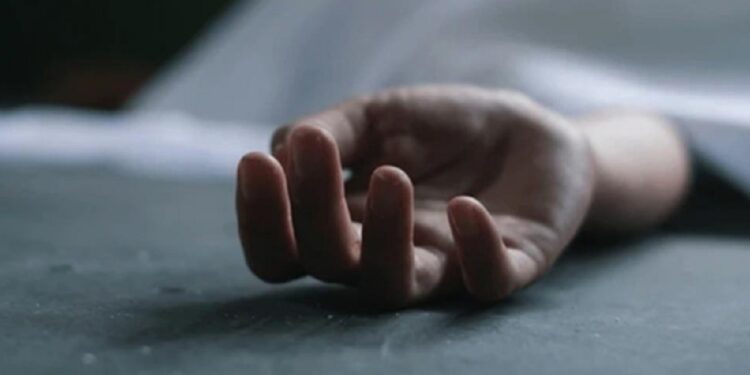 03 மாதங்களாக படுக்கையில் இருந்த மனைவியை கொன்று தன் உயிரை மாய்த்த கணவன்!