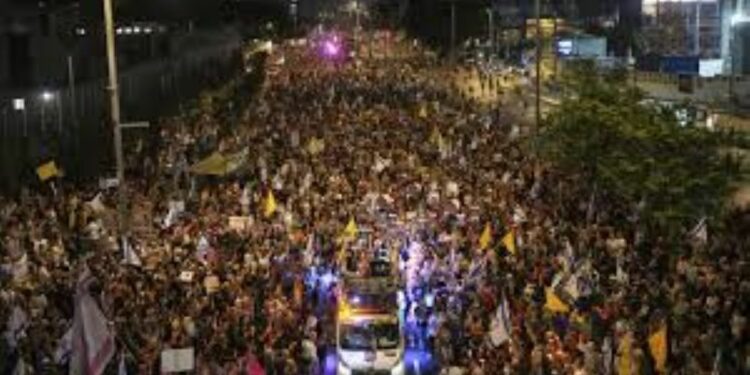 பெஞ்சமின் நெதன்யாகுவின் திட்டத்திற்கு எதிர்ப்பு போராட்டத்தில் ஈடுபடும் மக்கள்!