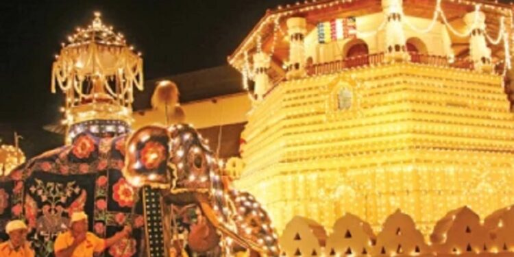 பெரஹரா வளாகத்திற்குள் தந்தை மற்றும் மகள் கைது!