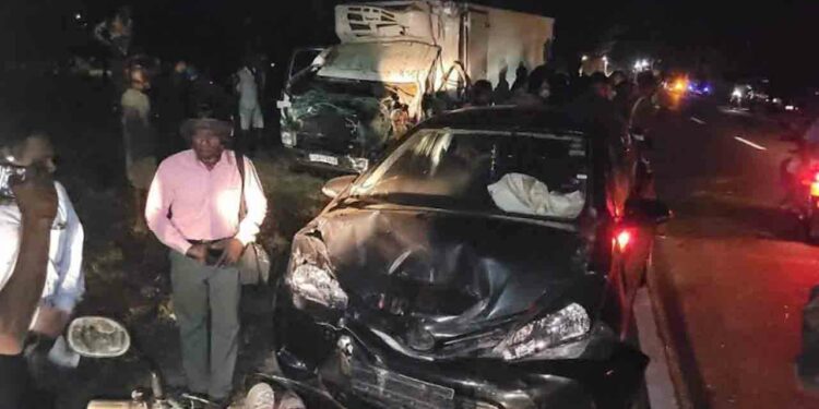 யாழில் கோர விபத்து ஒருவர் பலி மூவர் காயம்!