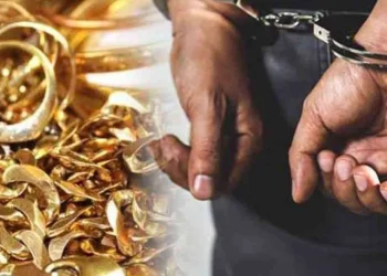 சொந்த வீட்டில் திருடிய இளைஞன் கைது!