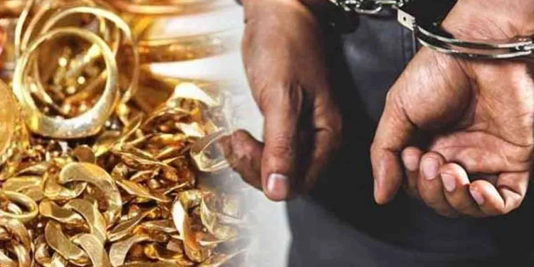 சொந்த வீட்டில் திருடிய இளைஞன் கைது!