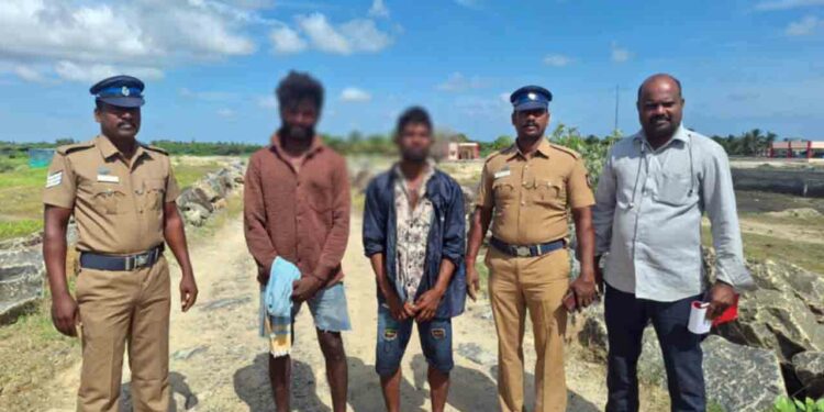 படகு பழுதடைந்த நிலையில் தமிழக கடற்கரையை சென்றடைந்த இரு இளைஞர்கள்