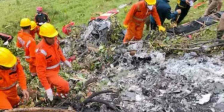 பாகிஸ்தான் ஹெலிகொப்டர் விபத்தில் ஜவர் பலி!