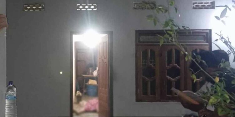 தனிமையில் வசித்த வயோதிப பெண் கொலை!