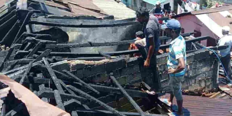 லயன் குடியிருப்பில் தீப்பரவல்