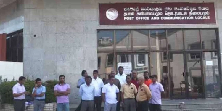 சத்தியாகிரகப் போராட்டத்தை ஆரம்பித்த தபால் ஊழியர்கள்!