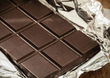 சொக்லெட் திருடியதாக முதியவர் அடித்துக் கொலை!