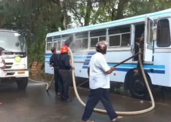 யாழில் பயங்கரம் தீப்பிடித்த பேருந்து!