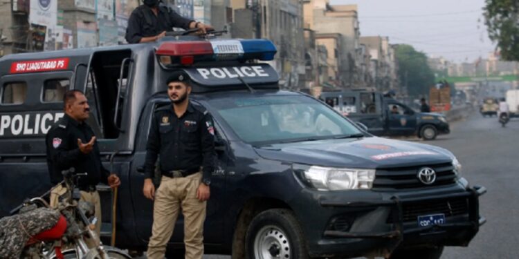 பாகிஸ்தான் துப்பாகிச்சூட்டு சம்பவத்தில் ஒரே குடும்பத்தை சேர்ந்த 7 பேர் பலி!