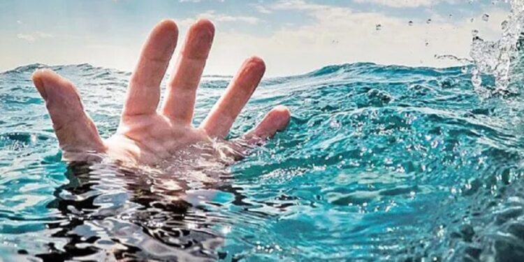 பெற்றோருடன் சென்ற சிறுவன் நீரில் மூழ்கி மரணம்!