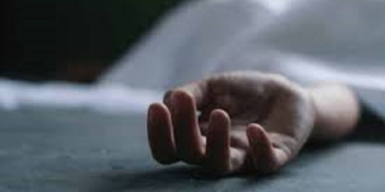 கையடக்க தொலைபேசியை உடைத்தெறிந்த தந்தை விபரீத முடிவெடுத்த மாணவி!