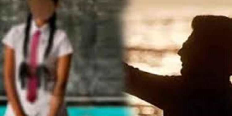 பாடசாலை மாணவிக்கு ஆசிரியையின் கணவர் செய்த மோசமான செயல்!